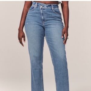 ABERCROMBIE + FITCH Curve Love 90s Straight Ultra High Rise Crossover Tab Jeans